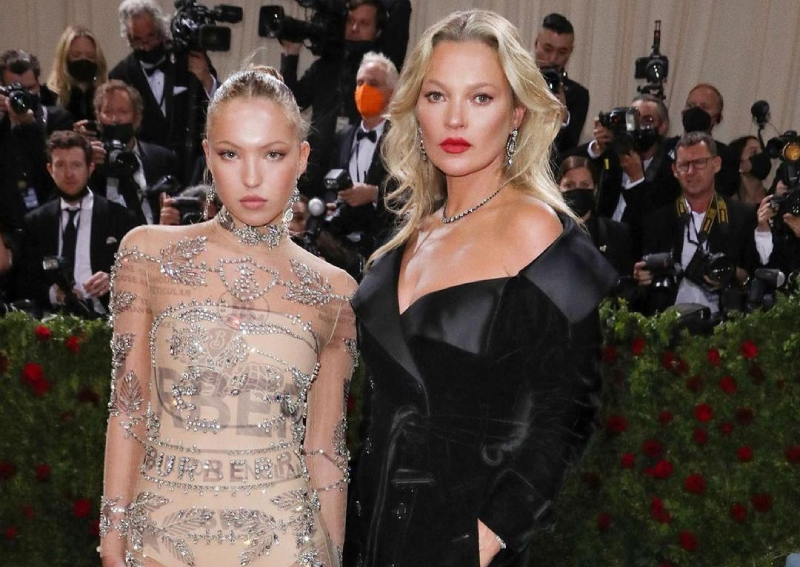 Kate Moss ran away from a modelling job at 15 when she was told to take her  bra off, Entertainment News - AsiaOne